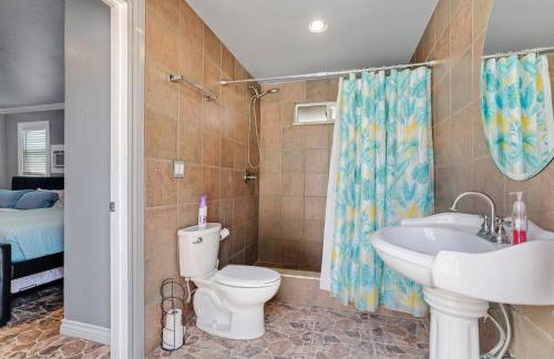 Spacious 4BR w/ Pool, Spa, Mini Golf & Game Lounge - Foto 20