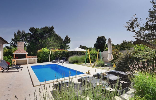 Detached Villa With Swimming Pool in the East of Istria Near the Sea - Foto 22