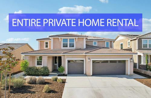 Entire Private Home with 5 Bedrooms 3 Bathrooms, 3000 sqft, Gated Yard, Garage, Nice View, Available Now - Foto 1