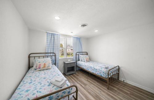 Beach Escape Close to Attractions and the Shore - Photo 18