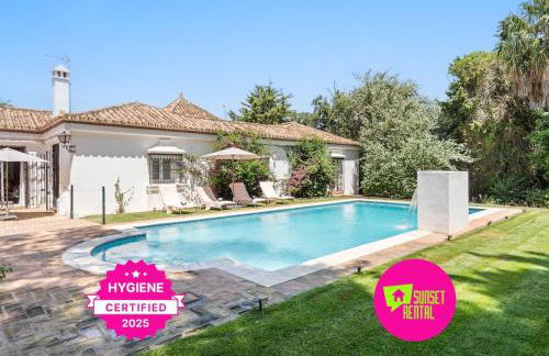 Elegant Villa with Pool & Golf Range in Sotogrande - Foto 1