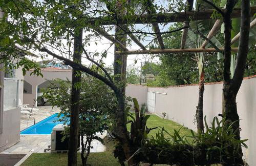 Casa com Piscina, Churrasqueira e Quartos amplos - Foto 11