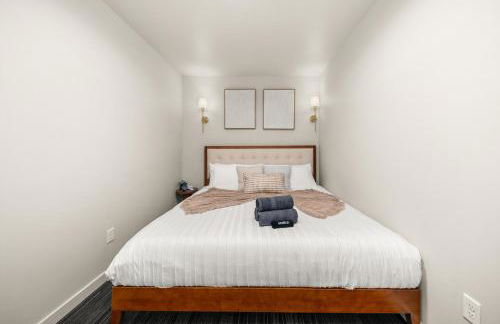 2BR in Downtown with Parking - Foto 17