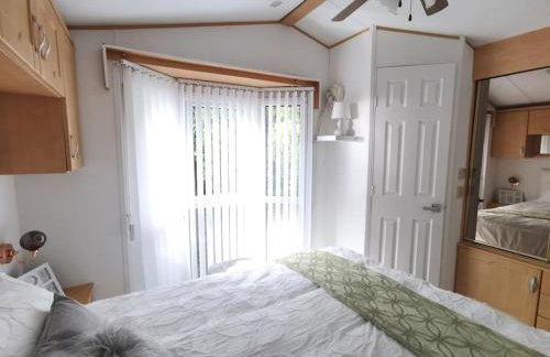 Lakes and woodlands hiking Overstone Holiday Park - Foto 35