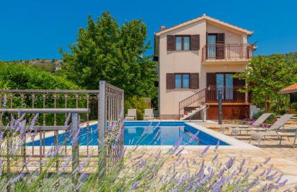 Villa Ivka-Omis by Villas Guide - Foto 1