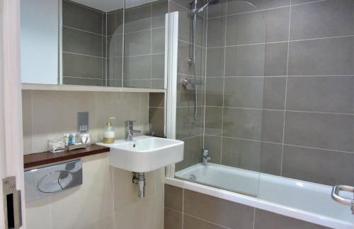 Seaview, Luxury apartment, 2 min walk to Porth Beach - Foto 22