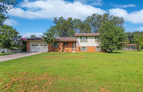 The Retro Pad - Large Yard and Foosball Table - Photo 38