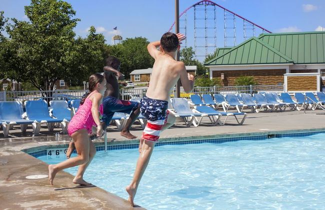 Worlds of Fun Village - Foto 30