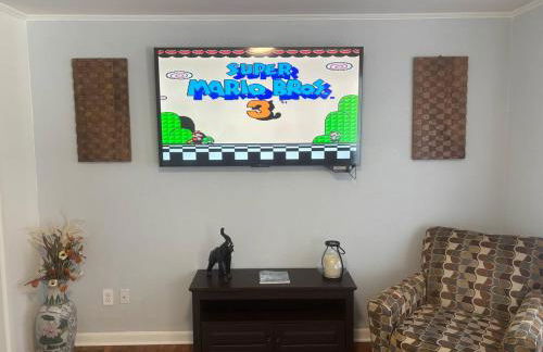 Private Hot Tub & Swing, Vintage Nintendo with Large Parking & EV ready - Foto 5