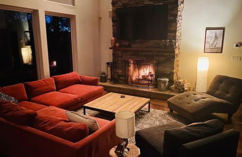 Modern 6 bedroom retreat, stunning lake views, close to village! - Foto 28