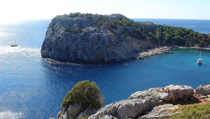 Viaje en barco a las bahías de Anthony Quinn, Kallithea y Traganou - Foto 1