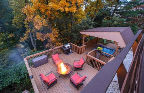 Secluded Hilltop Hideaway - Hot Tub! Two Living Rooms! - Foto 21
