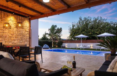 Solis Villa, with Heated Pool & 5 minutes to Beach, By ThinkVilla - Photo 13