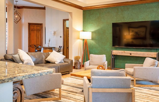 Peaceful Luxurious Ranch Family Reunion - Photo 1