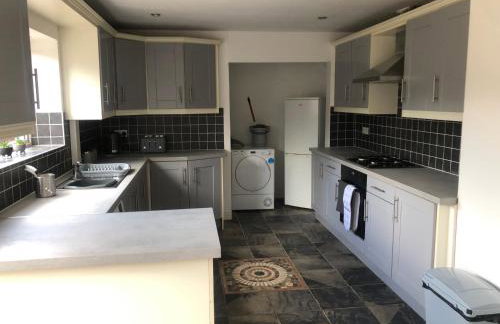 Well presented 3 Bed House- 9 Guests - Great for Leisure stays or Contractors -NG8 postcode - Foto 9