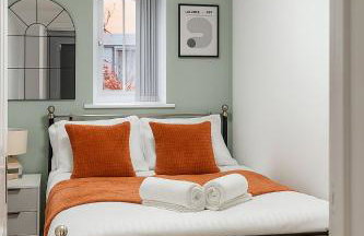 Bright 4BR Pets OK Driveway Sleeps 9 - Foto 19