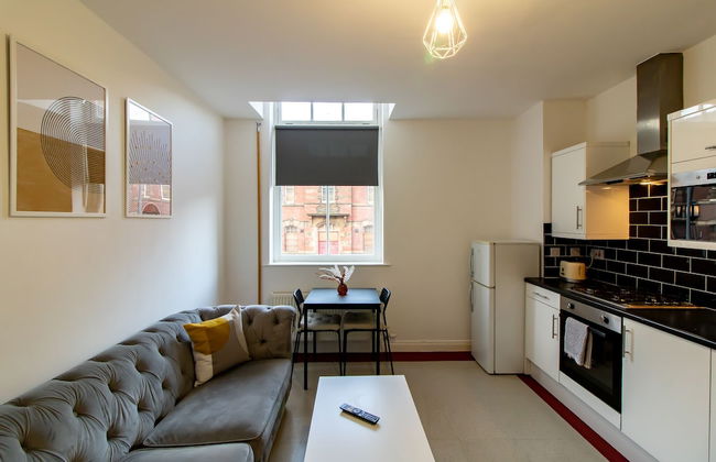 Impeccable 2-bed Apartment in Gateshead - Photo 17