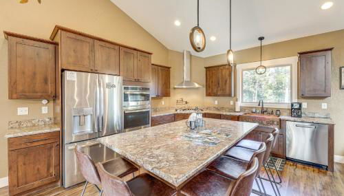 Deck and Views Scenic Group Getaway in Lakeside! - Foto 5