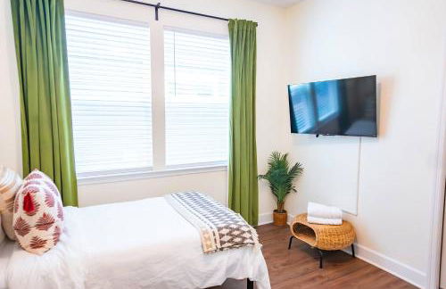 The Botanical Suite Newly Built Upscale Central - Photo 44