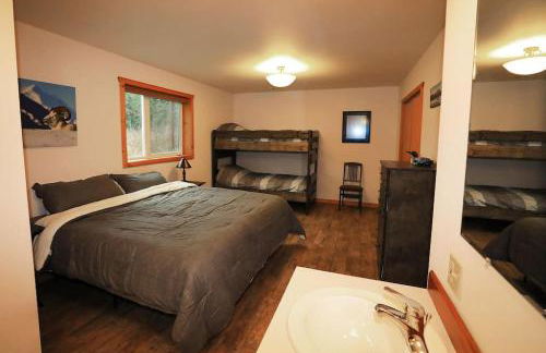 3 Bedroom Home with Amazing Views 11 mi from Denali - Photo 18