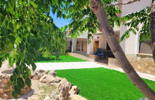 House with Jacuzzi and Mountain Views in Noguericas - Foto 28