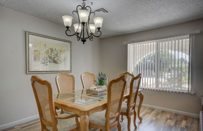 Luxurious 4BR House with Large Pool Near Strip - Foto 11