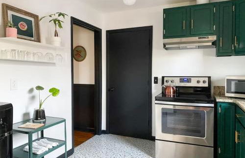 Mid-Century Modern Home Near Downtown with Free Parking - Foto 42