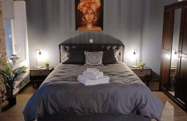 Luxury Apartment with balcony - Photo 2