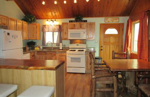 Hillside Hideaway -View of Ski Slope from Charming Deck - Foto 5