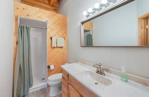 Splendor Valley Farms Huge Log Cabin with King Bed Bunk Beds and Game Room - Photo 17