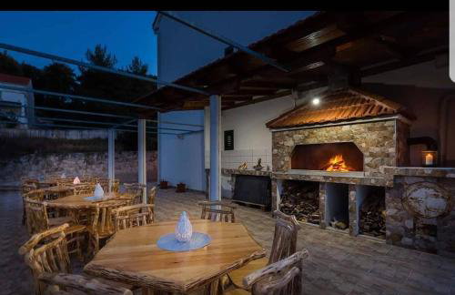 La Perla Apartments 2 - Photo 10