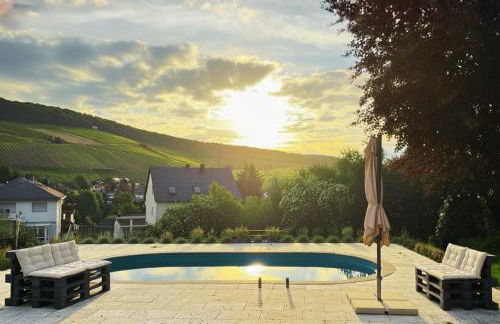 Romantic getaway with pool & panoramic vineyards - Foto 1