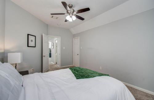 Luxury Pool Home Near Sugar Land Town Center - Photo 37