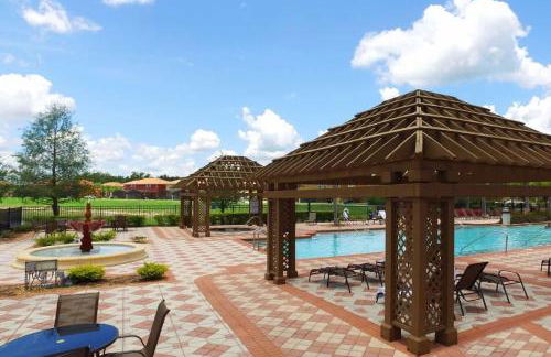 Four Bedroom w/ Screened Pool Close to Disney 4572 - Foto 72