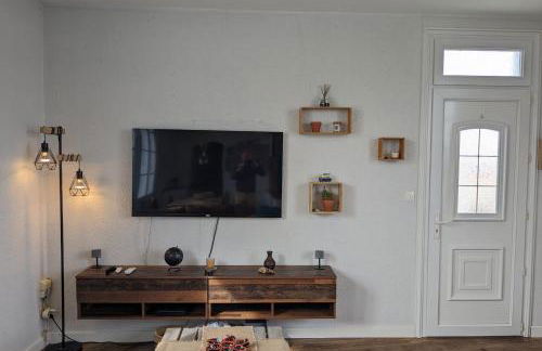 Family cocoon by the sea - Photo 9