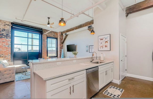 Breakfast Tiffany s Downtown Newport News - Foto 1