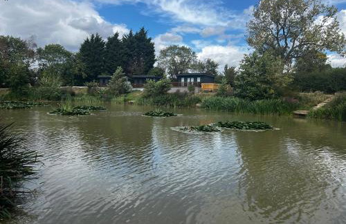 Beautiful Open Plan Lakeside Lodge, Shearsby - Photo 15