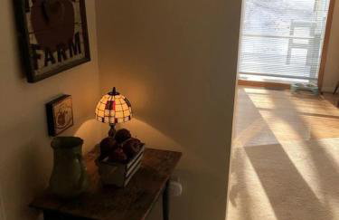 The Sunflower - Hot Tub Hideaway on 13 Wooded Acres - Fire Pit - Lake View - Near Keuka & Seneca Lake - Pet-Friendly - Foto 2