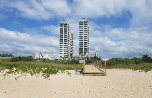 Apê estilo Resort c/ pé na areia e vista mar, próximo ao Beto Carrero - Foto 45