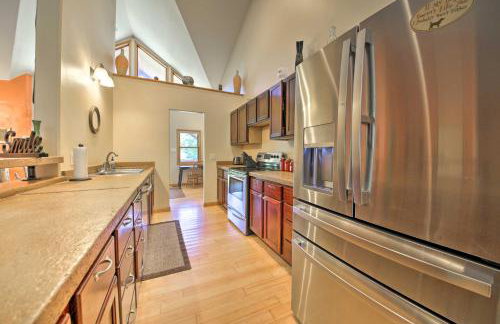 Peaceful Custom Carbondale Home with Deck, Near SIU! - Foto 9