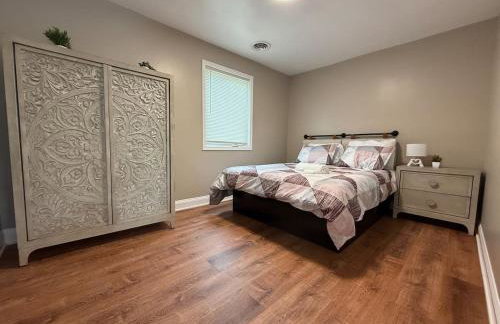 Riverview Walk to Falls Newly Renovated 4 BDRMS - Foto 3