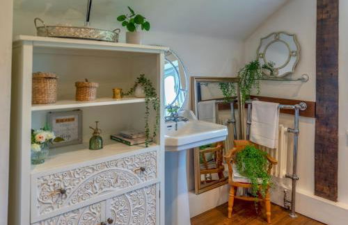 Charming 17th Cent Secluded Country Cottage Garden - Pass the Keys - Photo 26