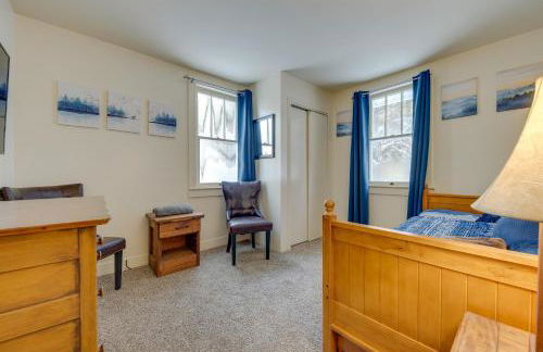 Explore the Poconos! Cozy Creekside Cabin with Patio - Foto 22