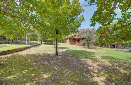 Clayton Cabin with Wraparound Deck Steps to Lake! - Foto 25