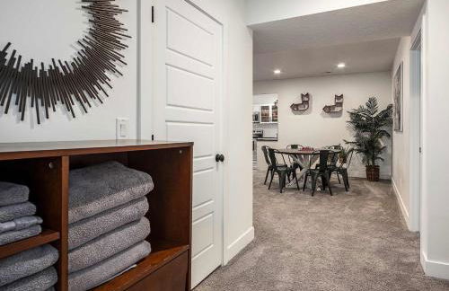 Luxury 2BR Basement Retreat Utah Lake Views - Foto 25