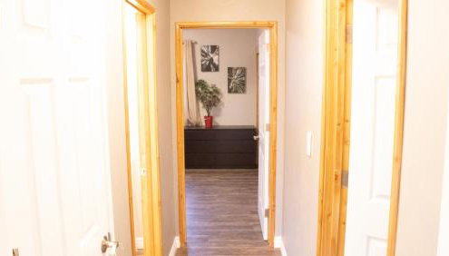 Private Home - Playground, Jumping Mat, BBQ, Darts, Firepit, Gazebo, 4 Smart TVs, White Cotton Bedding, - The Redwood Cul-De Sac Beach Retreat - Foto 5