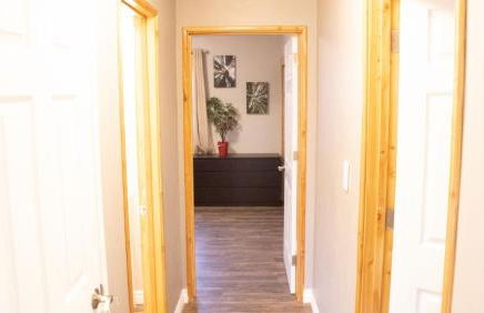 Private Home - Playground, Jumping Mat, BBQ, Darts, Firepit, Gazebo, 4 Smart TVs, White Cotton Bedding, - The Redwood Cul-De Sac Beach Retreat - Foto 5