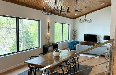 Newly Renovated 4B, 2.5 bath Lakefront home with South Grand Lake Views and dock - Foto 28
