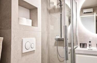 MonLux studio- FREE Public Parking- Easy & Straight Walk to the Center - Photo 16