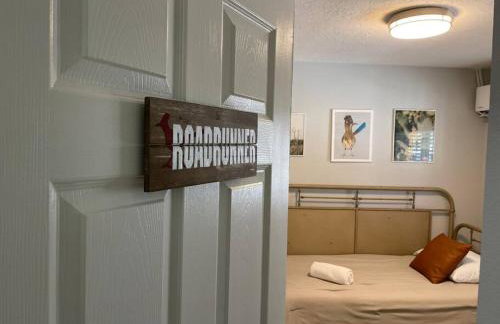 Comfy, contemporary quiet retreat vacation home with views - Foto 27